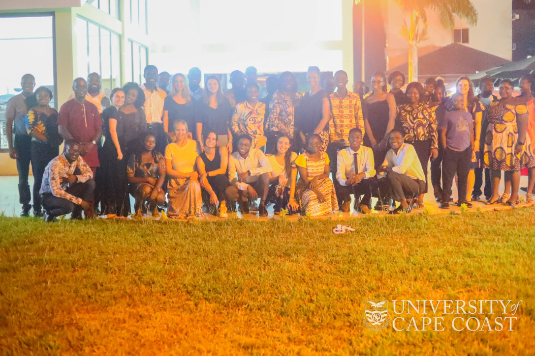 Participants of the dinner in a group photo