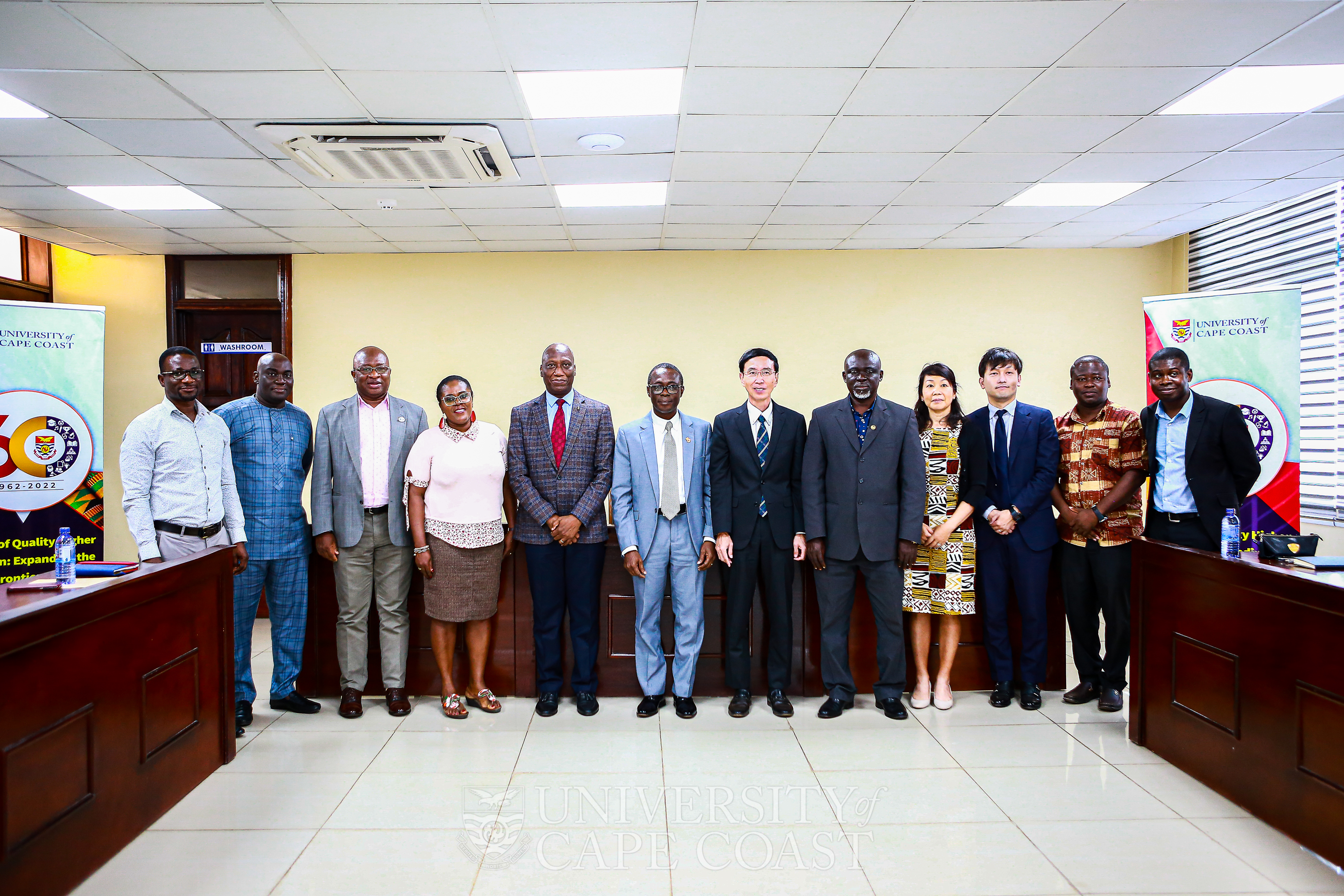 A group photo of all participants in the meeting