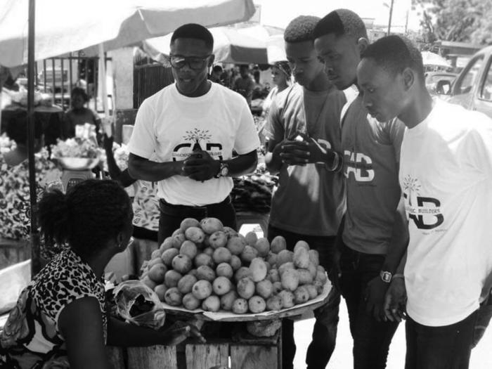 Interaction with a market woman CAB Consult members interacting with a trader at the Kotokuraba Market