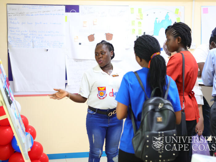 A staff member explaining a point to student entrepreneurs. A staff member explaining a point to student entrepreneurs.