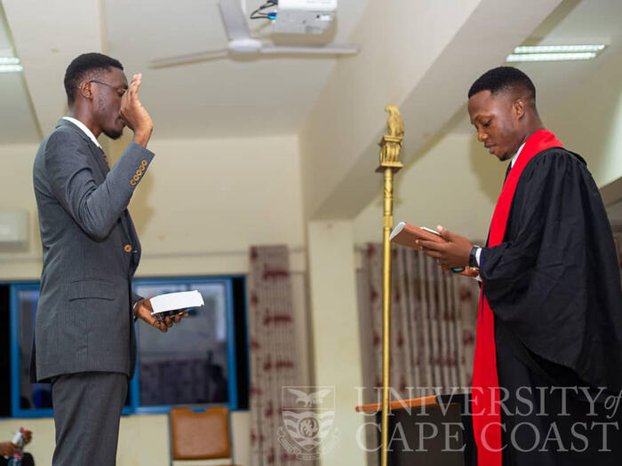The Students’ Representative Council Chief Justice, Justice Edmund Kofi Gunu, swearing into office the new Speaker of Parliament, Rt. Hon. Edmund Owusu. The Students’ Representative Council Chief Justice.