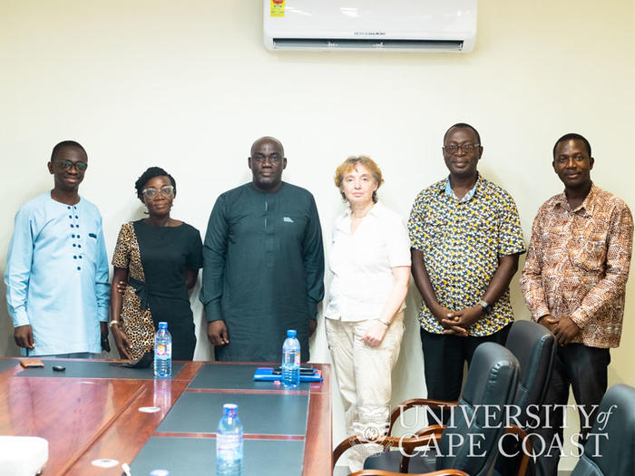 The Dean of OIR (third from left) and his Team with Prof. Dr. Martienssen (third from right) and reps. from Dept. of Environmental Science The Dean of OIR (third from left) and his Team with Prof. Dr. Martienssen (third from right) and reps. from Dept. of Environmental Science
